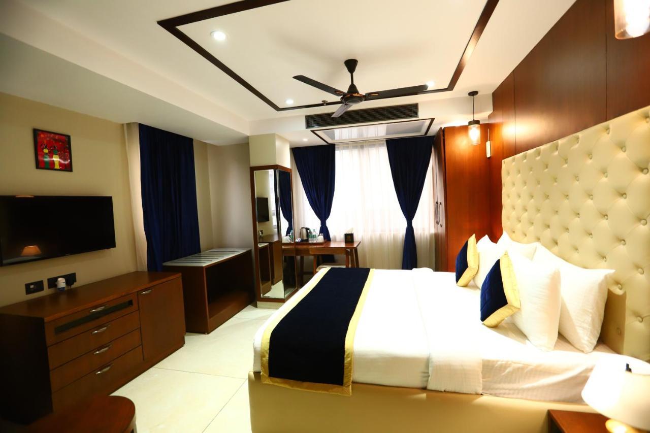 نيودلهي Hotel Sanca International Patel Nagar Delhi - Couple Friendly Local Ids Accepted المظهر الخارجي الصورة